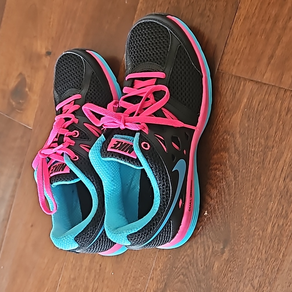 Nike Dual Fusion shoes
